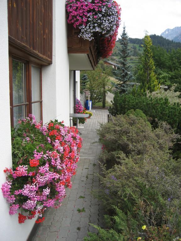 Chasa Plajet Apartment Ramosch Bagian luar foto