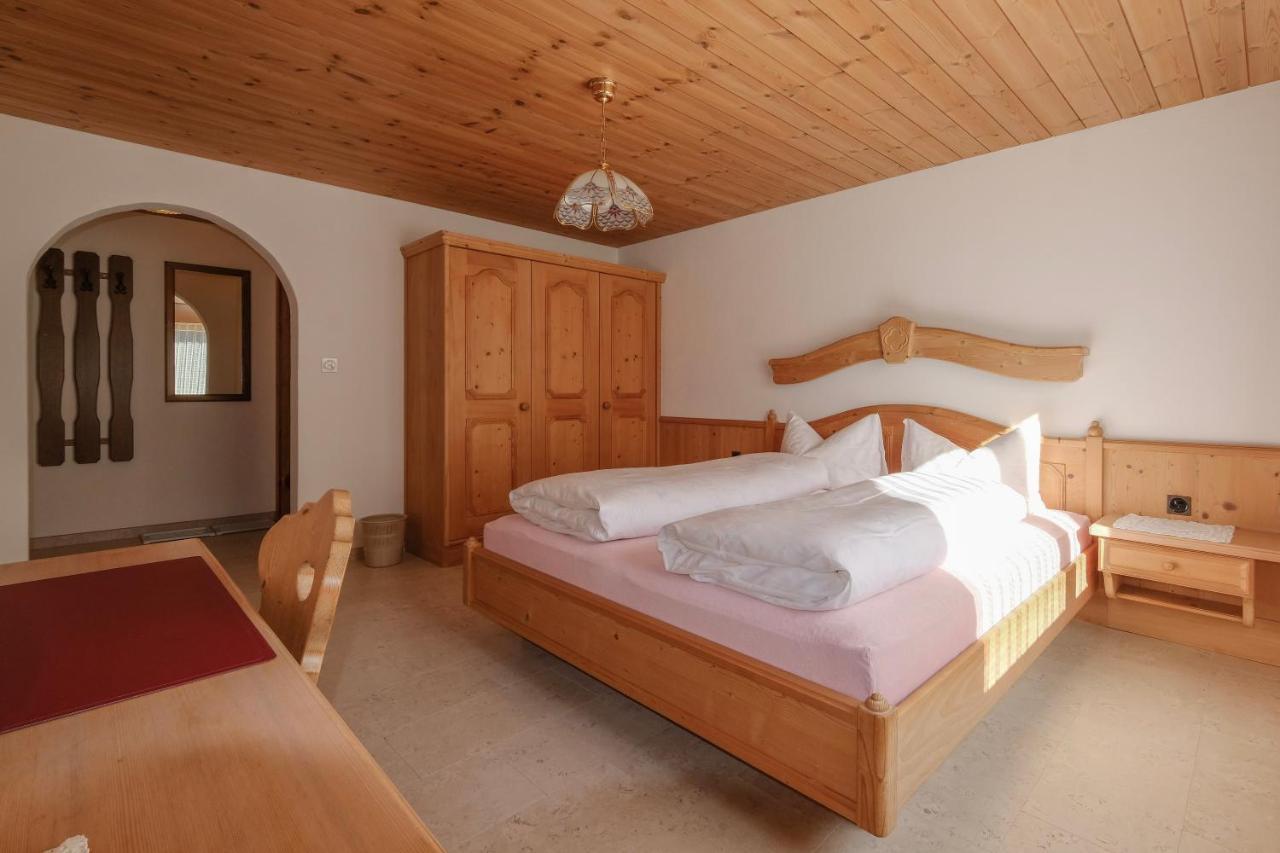Chasa Plajet Apartment Ramosch Bagian luar foto