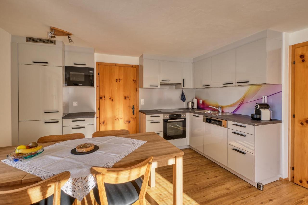 Chasa Plajet Apartment Ramosch Bagian luar foto