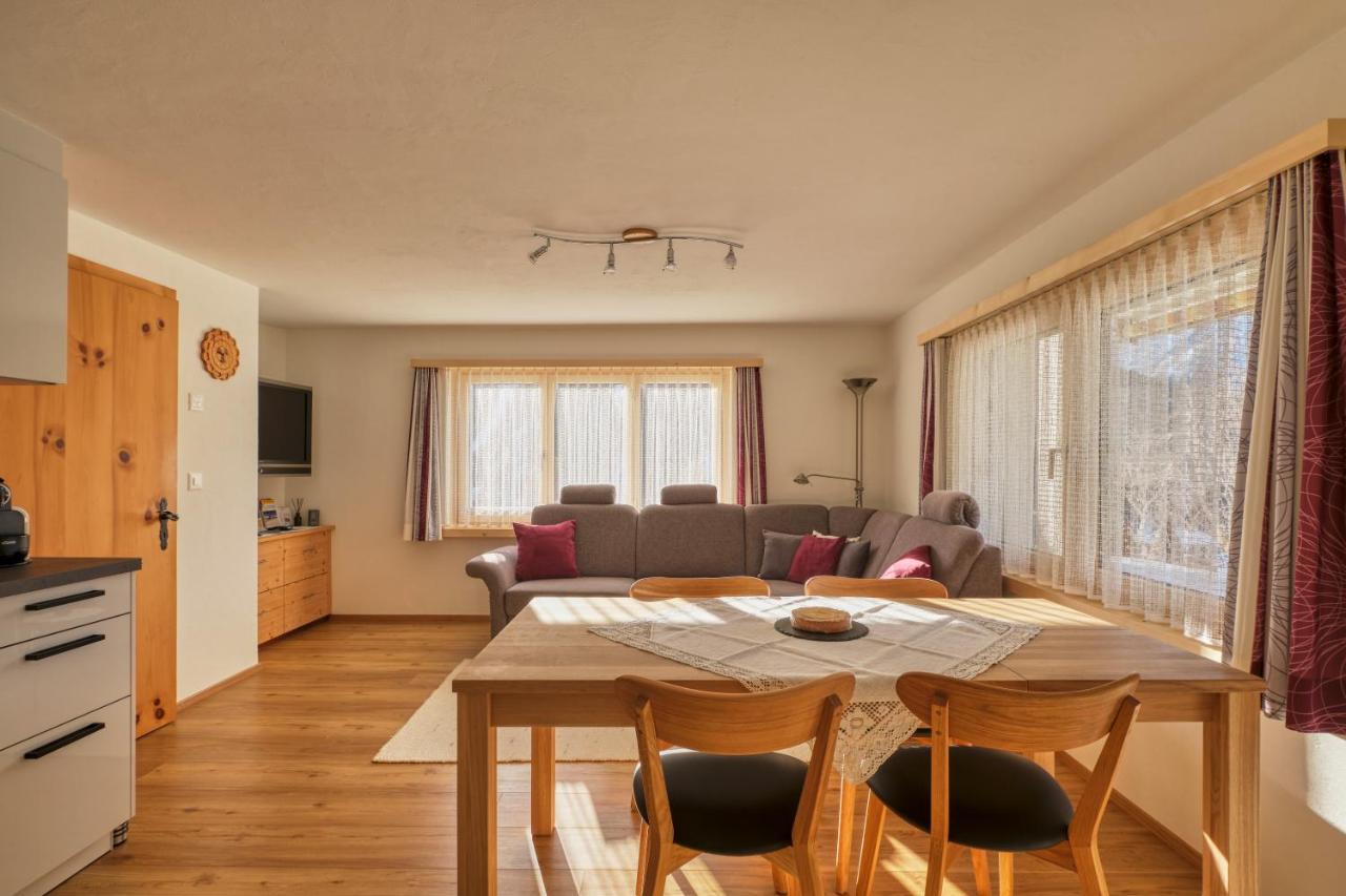 Chasa Plajet Apartment Ramosch Bagian luar foto